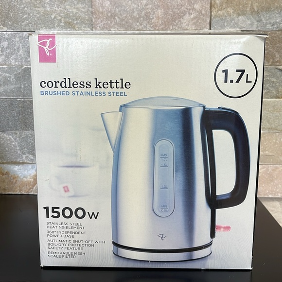 President's Choice Stainless Steel Cordless Kettle - Picture 13 of 15